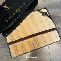 ราคา YSL ผ้าห่ม ผ้าคลุมเตียง สีน้ำตาลอ่อน ปัก logo YSL (24278864283)