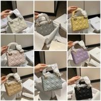 ราคา กระเป๋าถือและสะพายข้าง Dior สำหรับผู้หญิง แบบมีสามช่องเก็บของ หลากสีให้เลือก (49703252217)