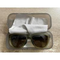 ราคา Uniqlo แว่นตากันแดดมือสอง ของแท้ 100% สภาพดีมาก สี olive ราคา 390 บาท (25808495165)