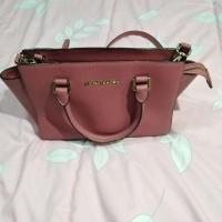 ราคา กระเป๋า​สะพาย​ข้างสีชมพูกะปิ (25924094701)