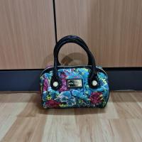 ราคา กระเป๋าทรงหมอนเล็ก น่ารัก Brand: Betsey Johnson (18258052877)