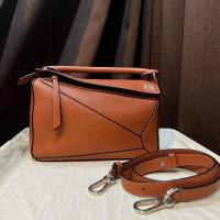 ราคา Like new loewe small puzzle tan yr19 สภาพสวย ภายในสะอาด มุมดี ยาแนวไม่ร้าว อุปกรณ์: สายสะพาย ถุงผ้า (28155890948)