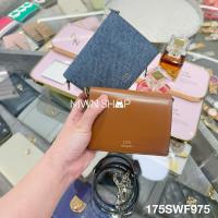 ราคา Lyn กระเป๋าสตางค์ มีโค้ดลด30% maya short กระเป๋าสตางค์ใบสั้น สะพายข้าง ของแท้จากชอป (42302929964)