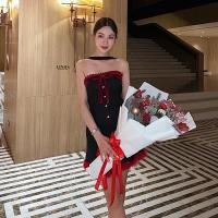 ราคา ⚜️งานป้าย Linda⚜️ เดรสออกงานสีดำ เดรสสั้นเกาะอกชายแต่งขนนกสีแดง อกแต่งโบว์กำมะหยี่ มีสายคล้องคอ (25407976626)