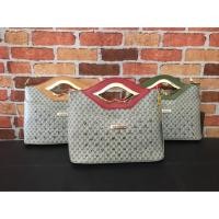 ราคา Kimperry กระเป๋าถือ/สะพาย ขนาด 10”x4”x7” มีสายสะพายยาว1เส้น ภายในมี2ช่อง มีซิปปิดปากกระเป๋า (4303450264)