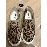 ราคา รองเท้าผ้าใบลายเสือ Rubi มีsize 36 (6770169144)