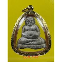 ราคา หลวงปู่โต๊ะ พิมพ์สังกัจจายน์สร้างปี 2520 วัดประดู่ฉิมพลีเนื้อเกสรเลี่ยมทองแท้ บัตรรับประกันพระแท้ (22439500625)