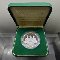 ราคา เหรียญพระแก้วมรกต ทรงเครื่อง 3 ฤดู พระจอมเกล้าพระนครเหนือ ปี 2538 เนื้อเงินขัดเงา ขนาด 4 ซ.ม. พร้อมกล่องเดิม (9152899230)
