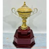 ราคา จิตต์ติมา เบญจรงค์ ถ้วยรางวัลเซรามิคทรงลูกกอล์ฟ เบญจรงค์ ฐาน 2 ชั้น (สินค้า OTOP จังหวัดสมุทรสาคร) (28288136360)