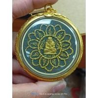 ราคา พระหลวงปู่ทวดวัดห้วยมงคล หลังจตุคามรามเทพ ว่านดำแจกในพิธี ลงทองตลับไมครอนแจกกรรมการ ปี2549. (25611790811)