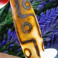 ราคา 44.9 มม.X 13.9 มม.หยกเก้าตา Dzi Supreme Noble สไตล์ U Compassionate Growth Authority Healing 9 Eyed Dzi Nine Eyes Dzi Manik CW4146 (40251665470)