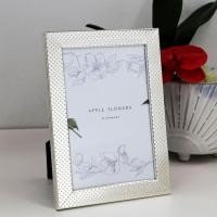 ราคา กรอบรูป a4 กรอบรูป a5 เข็มจุดกรอบรูปโลหะสี่เหลี่ยมผืนผ้าภาพผนังa4ตกแต่งกรอบรูปแขวนผนังธุรกิจใบอนุญาตกรอบA4 Minimalist A4 Photo F (41226339927)