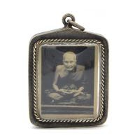 ราคา ล็อกเก็ตรูปหลวงปู่ทวด วัดช้างให้ หลังปั๊มหลวงพ่อทวด วัดช้างให้ (18165882794)