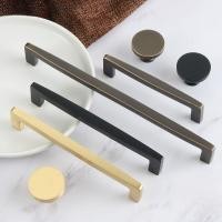 ราคา มือจับประตูตู้เสื้อผ้าทองเหลืองโบราณตู้จับทองตู้ลิ้นชักจับทองเหลืองที่ทันสมัยลูกบิดและจับ (54604312877)