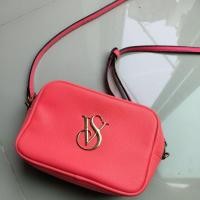 ราคา กระเป๋าสะพายข้าง Victoria's secrets (26166395651)
