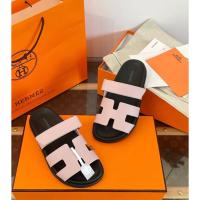 ราคา รองเท้าแตะสตรีแบบสวมปลายเปิดหัวมน รุ่น Chypre ทำจากหนังลูกวัวสีชมพู จากแบรนด์ Hermès (42905650794)