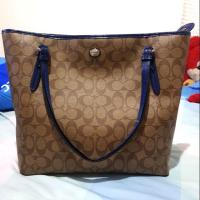 ราคา กระเป๋าสะพาย COACH F27348 PEYTON SIGNATURE ZIP TOP TOTE (2632231836)