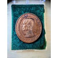 ราคา เหรียญรัชกาลที่ 5 รุ่นเทิดพระเกียรติ ร. 5  มหามงคล เนื้อนวะ วัดหัวลำโพง พ่อเกษม เขมโก และ พ่อเปิ่น ปลุกเสก กทม ปี 35 (26710519235)