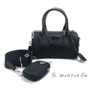 ราคา New : Prada Boston Bag in Black Nylon (14241687170)