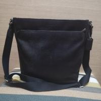 ราคา กระเป๋าสะพายโค้ช​ Coach ของแท้​มือ2 หนังSaffiano​ ขนาด​ 10นิ้ว​ สูง​ 11นิ้ว​ อะไหล่เงิน​ สภาพใช้งาน​ มีตำหนิยาแนว (4935963640)