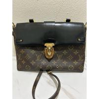 ราคา กระเป๋าครอสบอดี้ Louis Vitton มือสอง หนังแท้ ￼ขนาด 10 นิ้ว สภาพสวย (25859739418)