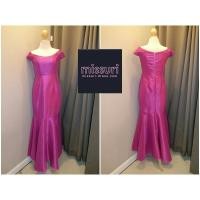 ราคา ชุดราตรีมือ 2 ชุดราตรียาวสีชมพูบานเย็น ผ้าไหมอิตาลีเรียบ ปาดไหล่ มีแขน เน้นเอวกระโปรงทรงเข้ารูปมีชายระบายแบบหางปลา (8557309015)