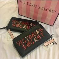 ราคา กระเป๋า​ตัง​ค์ใบยาว​ Victoria secret แท้100% Long wallet / PU LEATHER​ ซิปรอบ​ สะดวกใช่ง่าย​ ใส่ตังค์​ได้เยอะ​ (2281499207)