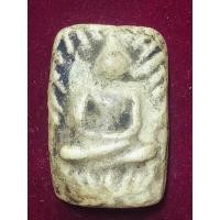 ราคา หลวงปู่เผือก วัดกิ่งแก้ว พระเครื่องเนื้อผงลงรัก พิมพ์ขุดสระใหญ่ (16605482171)