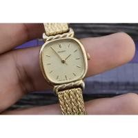 ราคา นาฬิกา Vintage มือสองญี่ปุ่น Seiko 2P21 0260 Textured Dial ผู้หญิง ระบบ Quartz รูปทรงเบาะ 21mm ใช้งานได้ปกติ (28768161464)