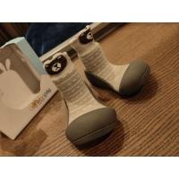 ราคา รองเท้าหัดเดิน Attipas มือสอง สภาพ 99% ลาย/สี Grey ลายหมี (26835989408)