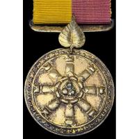 ราคา เหรียญธรรมจักร เนื้อเงินกระไหล่ทอง#แพรแถบแจกกรรมการงานฉลอง 25 พุทธศตวรรษ ปี 2500 (49651260136)