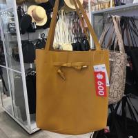 ราคา H&M กระเป๋าหนังสีเหลืองสด มือสองใช้ครั้งเดียว (2253632945)