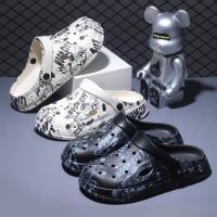 ราคา รองเท้าผู้ชายแบบสบายๆ E5UP ลายกราฟฟิตี้ รองเท้าแตะปิดนิ้วเท้ากันลื่น ทนกลิ่น สำหรับผู้หญิง รองเท้าแตะหนานุ่มพิเศษสำหรับนักเรียนในฤดูร้อน (42200288240)