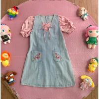 ราคา ชุดเซ็ต เสื้อลายดอกสีชมพู+เอี่ยมยีนส์ปักดอกไม้ ไซด์L (25696874638)