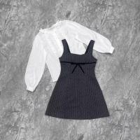 ราคา set เสื้อขาว&เดรสสั้นเอี๊ยมกระโปรงเทาลายจุดหัวใจกำมะหยี่ดำ Bellita (27421202577)