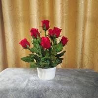 ราคา แจกันดอกกุหลาบประดิษฐ์ สีแดง ดอกกุหลาบแย้ม 9 ดอก ทำจากผ้า แพค 1 อัน (17170670017)