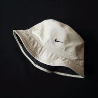 ราคา Nike Bucket Hat สภาพดี (4091298593)