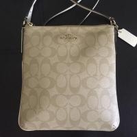ราคา coach crossbody สีครีมทอง มือ2 ของแท้ (1235357559)