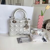 ราคา รบกวนสอบถามก่อนสั่งซื้อ‼️Very good condition‼️ Lady Dior calf metallic 9” ปี2018 สภาพสวยค่า ขอบมุมสวย (41759032766)