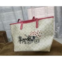 ราคา กระเป๋า Coach Tote กลับด้าน ลายรถม้า หัวใจมีกลิตเตอร์ด้วย สามารถกลับด้านใช้ได้ทั้ง 2 ด้าน (24821900160)