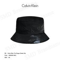 ราคา Calvin Klein Jeans หมวกบัคเก็ต รุ่น Calvin Klein The Dragon Bucket Hat Code HX0329 001 (29169196550)