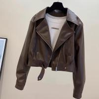 ราคา พร้อมส่งค่ะ แจ็คเก็ตหนังผู้หญิง ปกแหลม แขนยาว ผ้าหนัง ซิป เก๋ๆ แจ็คเก็ตหนังสั้น M-2XL~~ (26333806109)