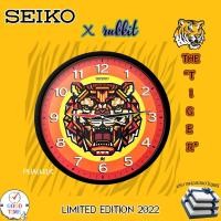ราคา นาฬิกาแขวน Seiko Clock RUKKIT “THE TIGER” LIMITED EDITION รุ่น PUA041K ขอบสีดำ หน้าปัดลายเสือ ขนาดตัวเรือน 40 ซม. (17790616986)