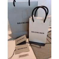 ราคา balenciaga phone bag (8331067491)