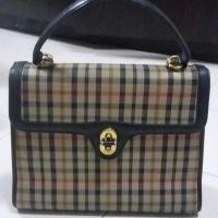 ราคา กระเป๋าถือ DAKS มือสอง ของแท้ (1122969966)