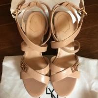 ราคา Lyn รองเท้าส้นเตารีด แท้ (833609000)