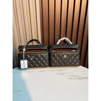 ราคา CHANEL [ฤดูใบไม้ผลิสีสันสดใส] 25s New Style Handle Cosmetic Bag Series, Fine Caviar, All-Match ใช้งานง่าย, Early Spring Vacation Must-Have Small Bag Small Bag Small Bag Backpack (46354456057)