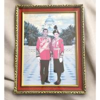 ราคา กรอบรูปพระบรมฉายาลักษณ์พระบาทสมเด็จพระเจ้าอยู่หัวที่ฉายกับสมเด็จพระนางเจ้า ฯ พระบรมราชินี 15*20.5' รูปพร้อมกระจก (26955714435)