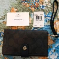 ราคา กระเป๋าใส่มือถือคล้องมือ ยี้ห้อ Coach F53312 แท้ ใส่ Iphone 7 ส่งต่อราคา 650 บาท (2170428482)