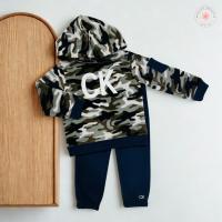 ราคา เซ็ทเสื้อหมวก ผ้าขนพิมพ์ลายทหาร แต่งปักที่หน้าอก จับคู่กับ กางเกงจ็อกเกอร์สีกรม (43550799067)